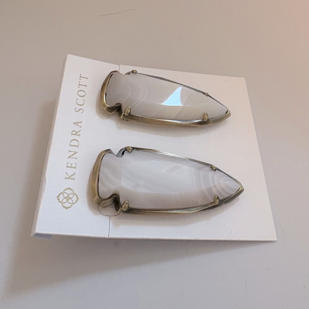 NWT [Kendra Scott] Kathryn Large Stud Geometric Earrings in White Banded Agate - Picture 9 of 11